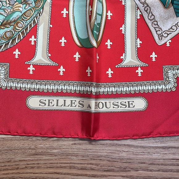 Hermès Scarf NWOT (Vintage, Never Worn) - Picture 2 of 10